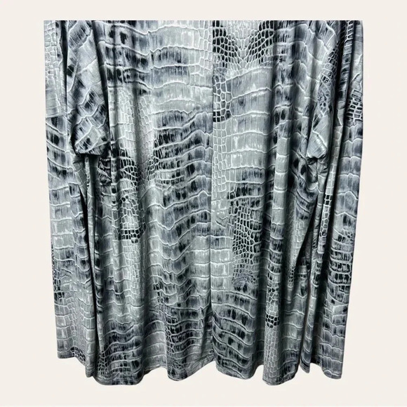 HEIMISH USA LONG SLEEVE TOP ANIMAL PRINT GRAY/LIGHT BLUE/BLACK IN COLOR SIZE XL - Picture 10 of 10